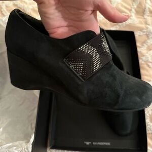 Chic Black Suede Shoes with Sparkle Detail